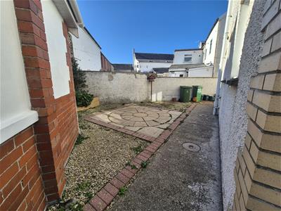 EXTERNALLY/ AR Y TU ALLAN